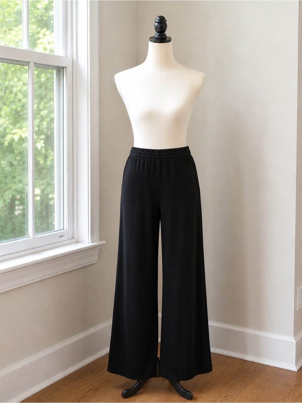 Chico’s Travelers Black Wide Leg Pull On Pants Size 1 Regular Travel Knit